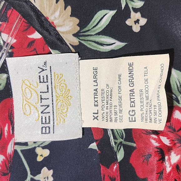 Vintage T.R. Bentley Red Flowered Blouse (XL) - Picture 6 of 12